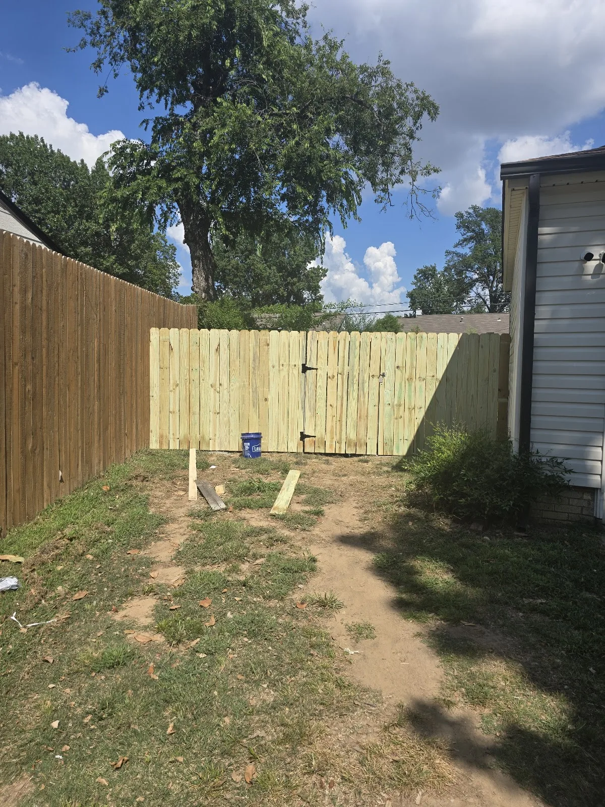 New wood privacy fence and gate on a Talala job
