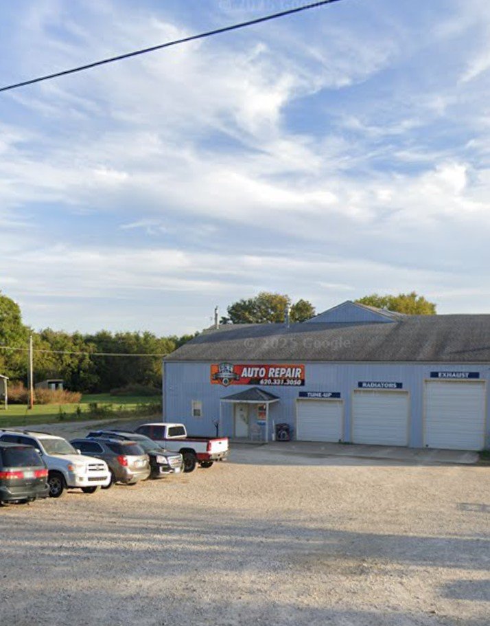 Casey's Automotive shop exterior in Independence, Kansas