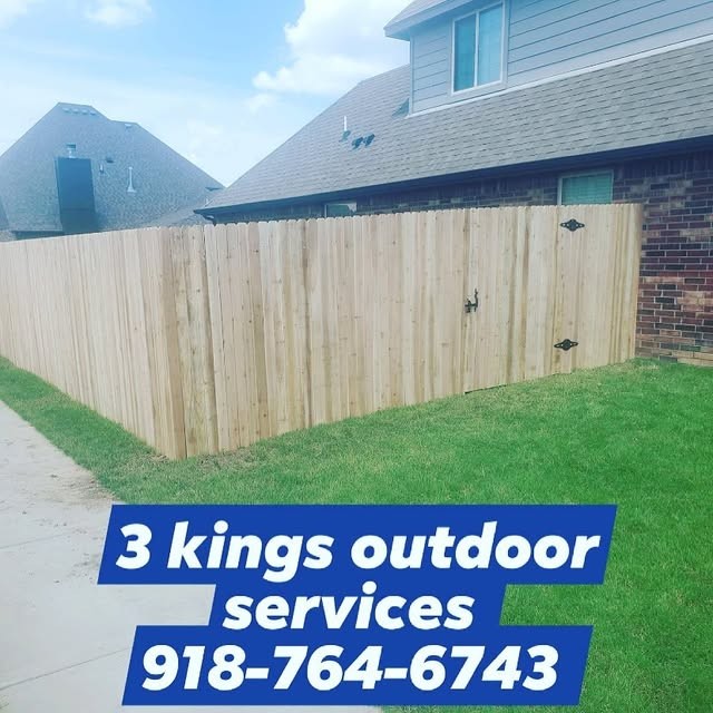 New wood privacy fence and gate on a Bartlesville lawn
